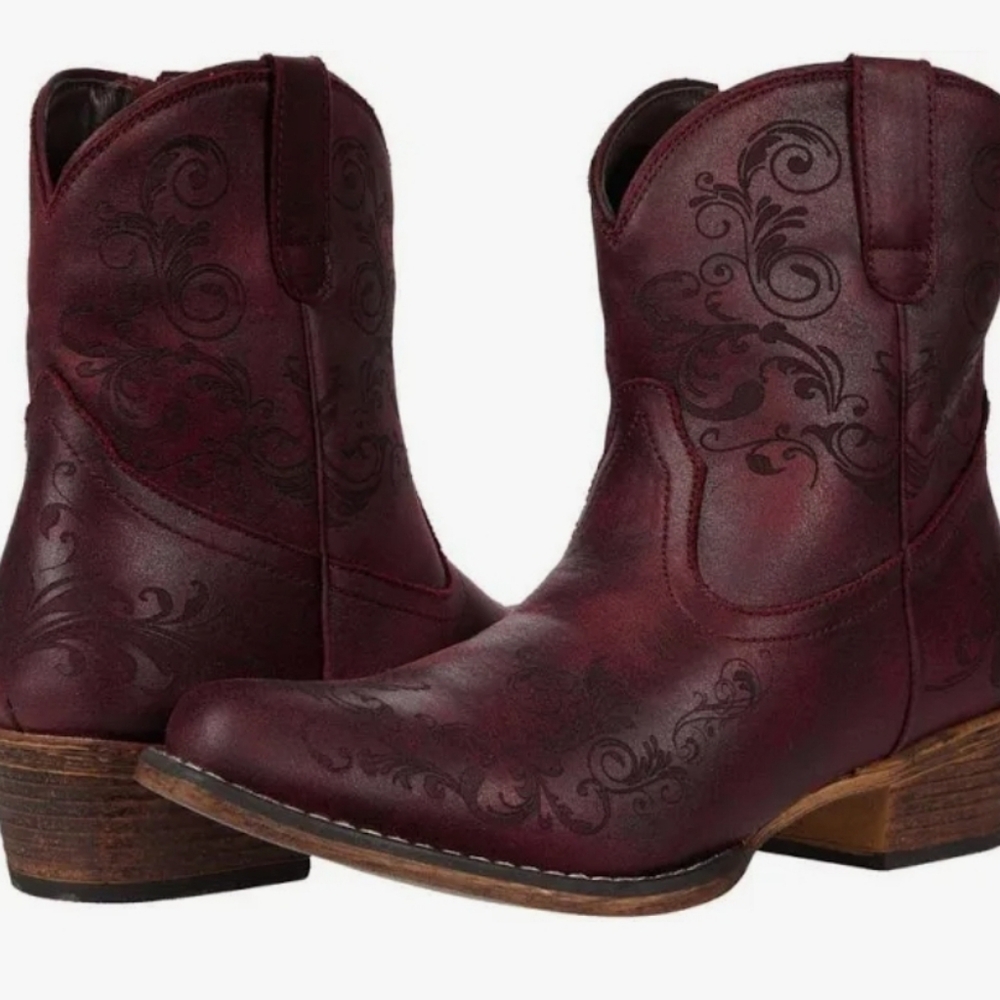 Chic Maroon Ankle Booties
